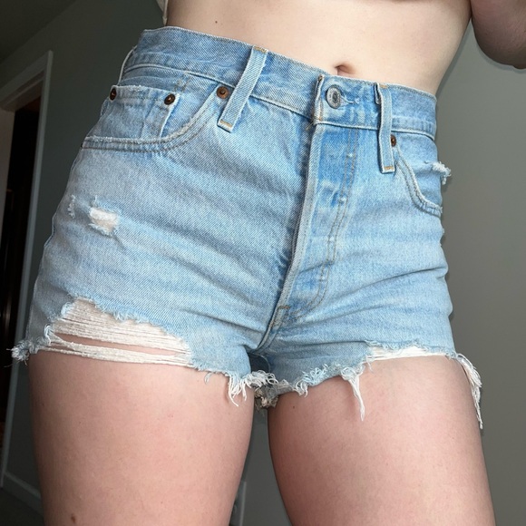 Levi's Women's Premium 501 Original Shorts - Picture 5 of 15
